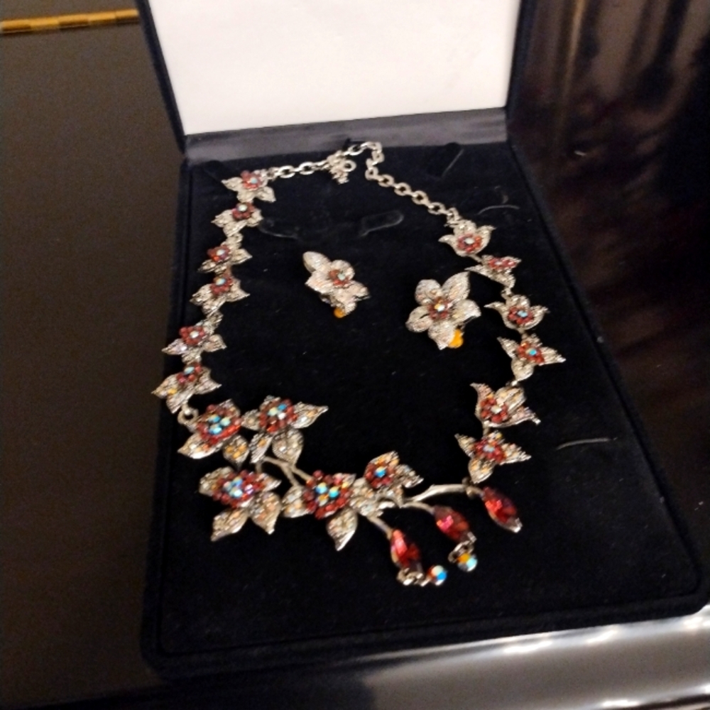 Necklace and Earring set